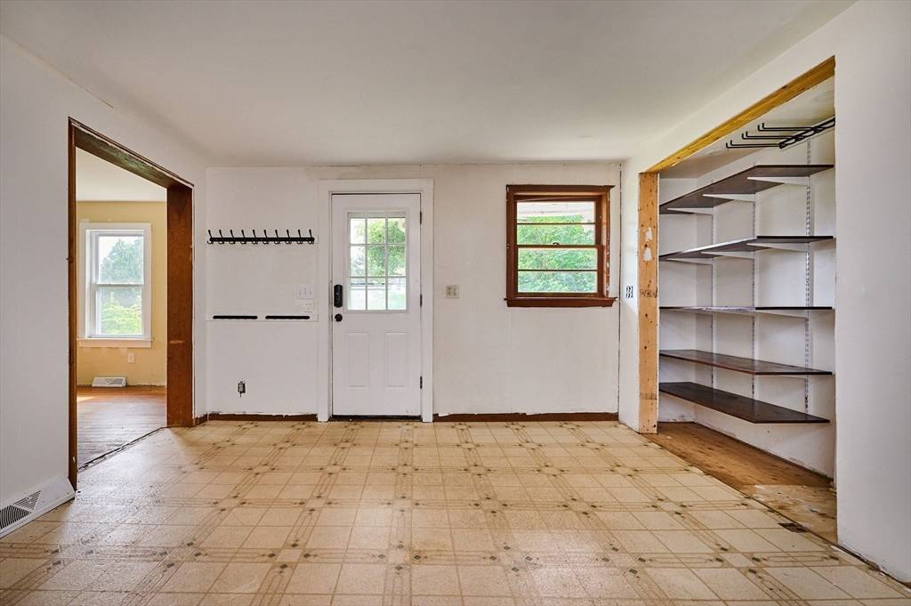Greenfield, MA 01301,115 S Shelburne Rd