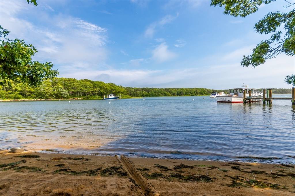 Falmouth, MA 02536,43 Seaspray Dr