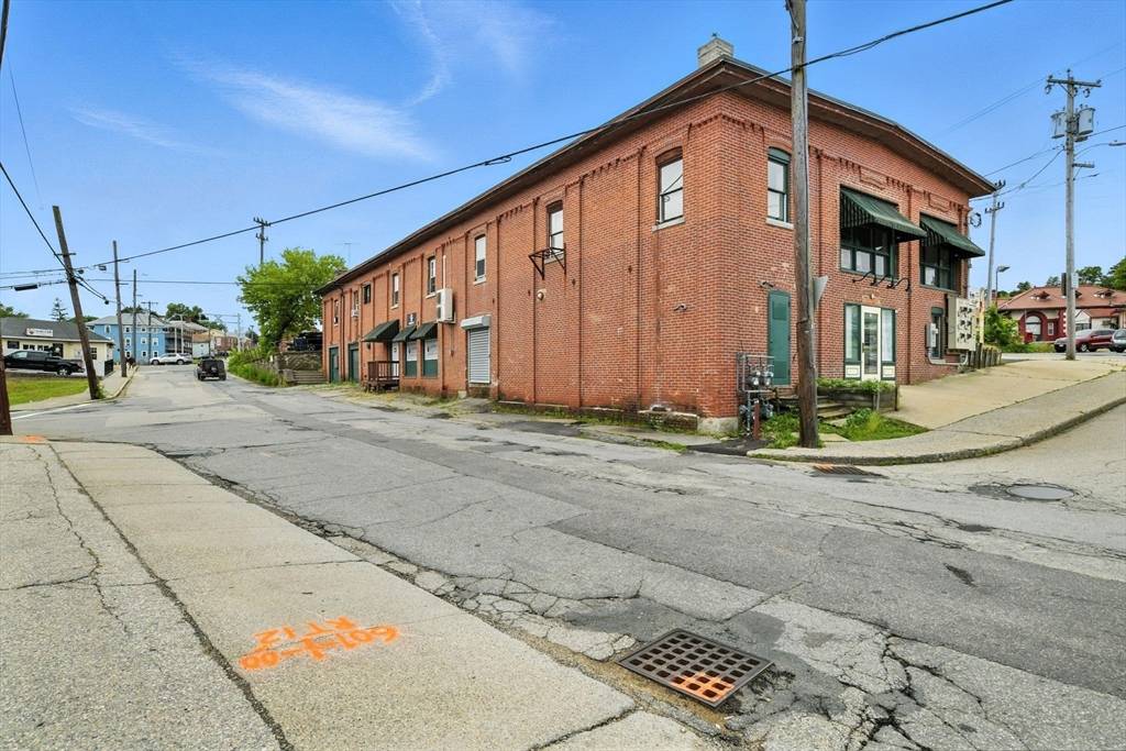 Southbridge, MA 01550,100 Central St