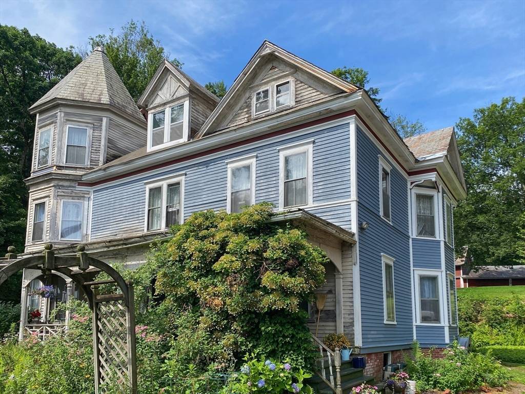 Deerfield, MA 01342,10 Old Albany Rd