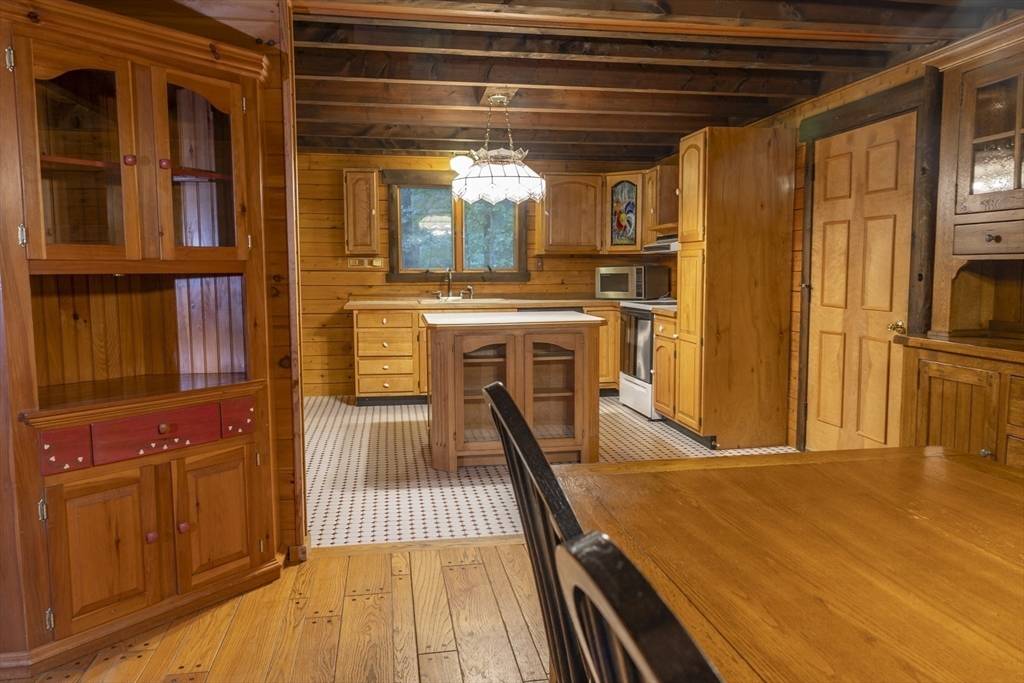 Lunenburg, MA 01462,33 Valley Rd