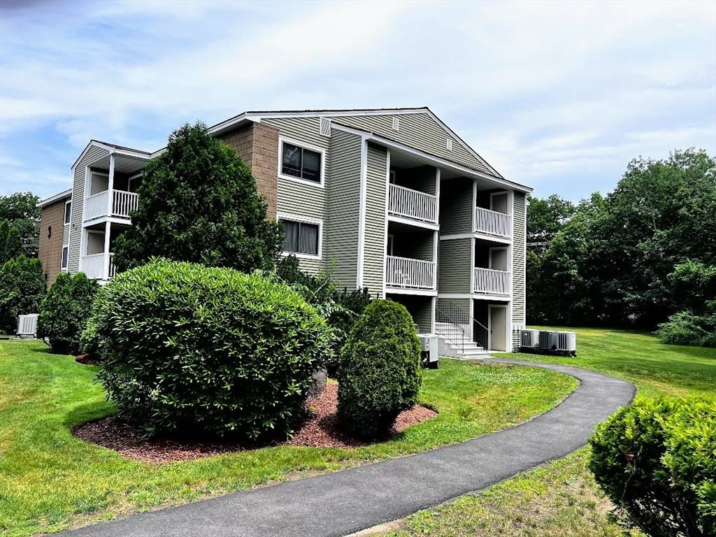 Tyngsborough, MA 01879,3 Bridgeview Cir #55