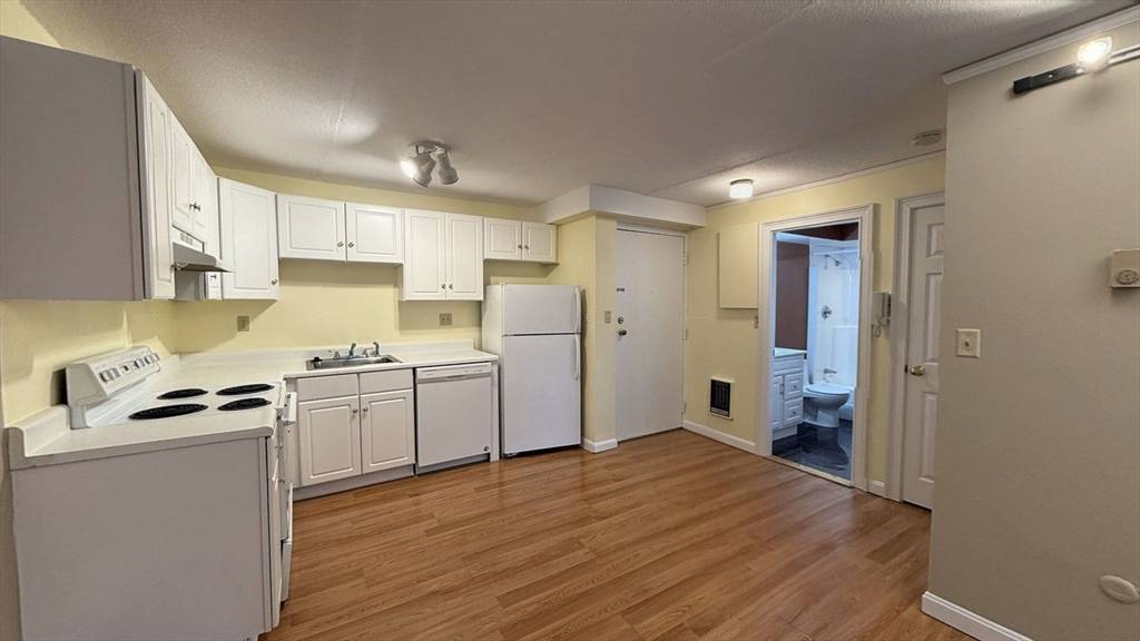 Cambridge, MA 02138,1691 Cambridge Street #21