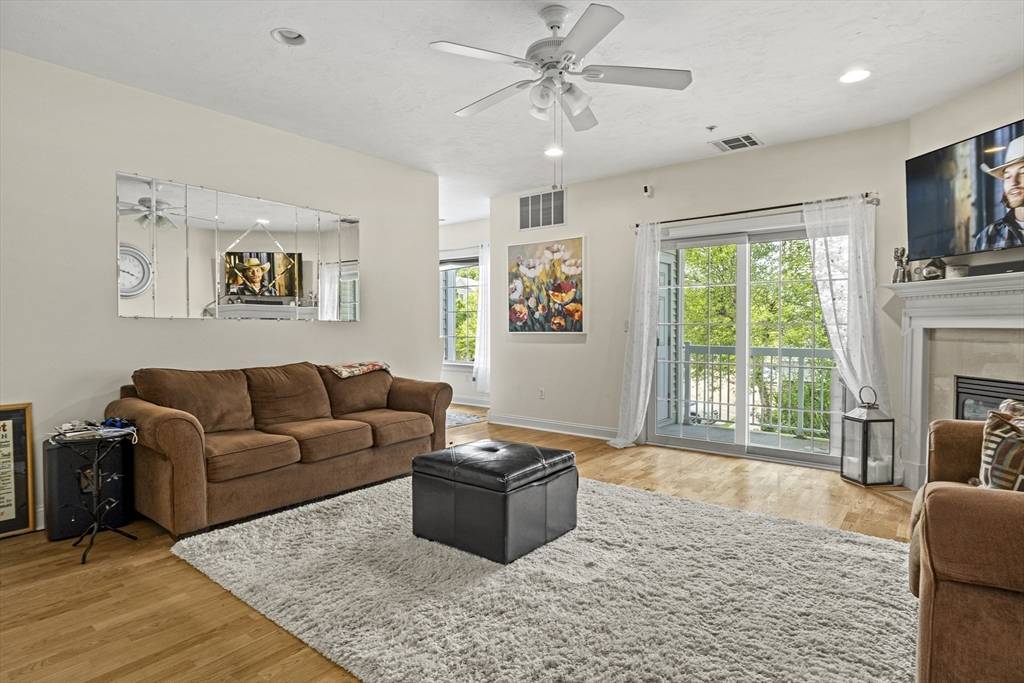 Canton, MA 02021,2201 Davenport Ave #2201