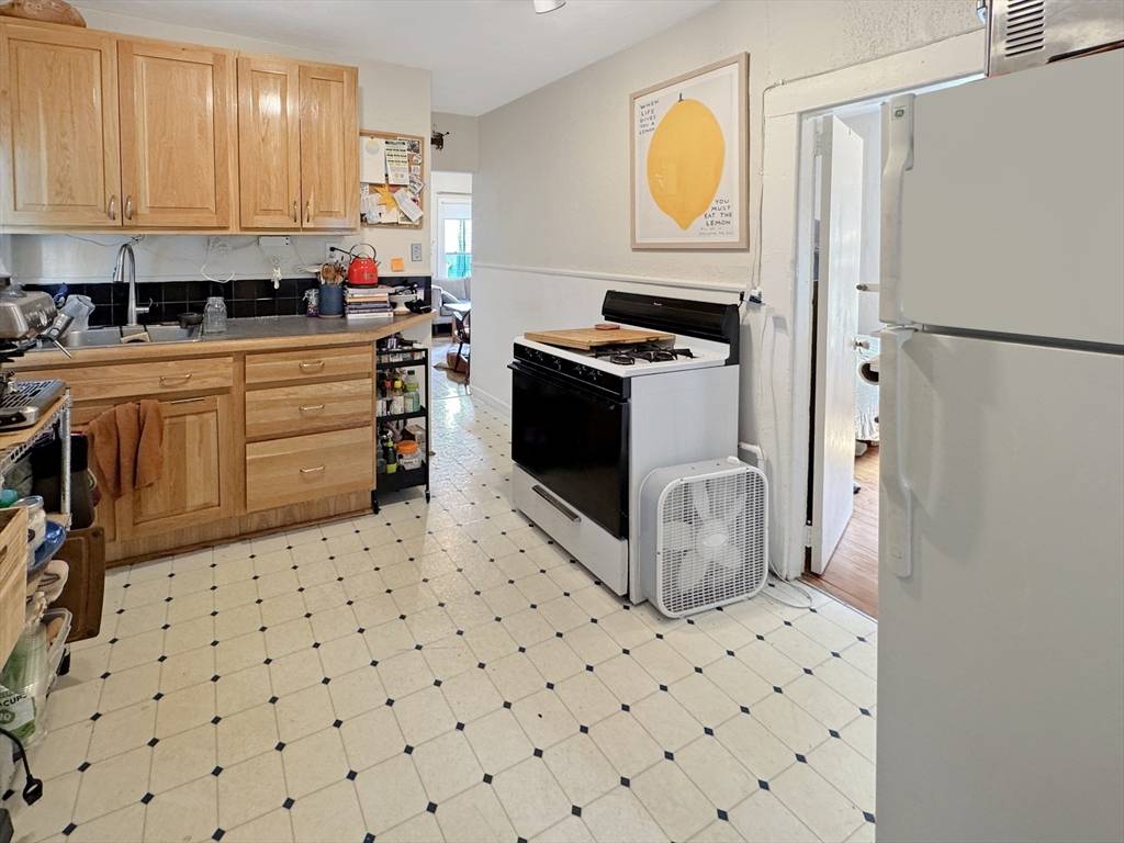 Somerville, MA 02144,7 Albion Terrace #1