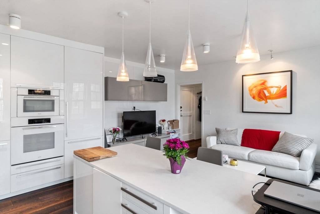 Cambridge, MA 02138,988 Memorial Drive #687
