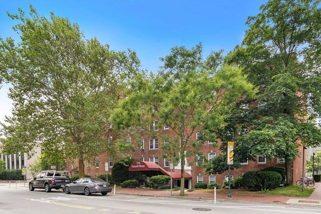 Cambridge, MA 02139,1716 Cambridge St #27