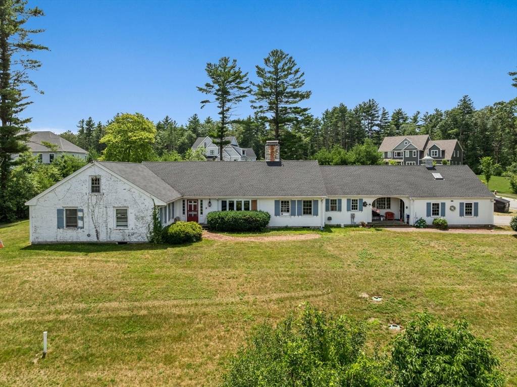 Foxboro, MA 02035,8 Conway Ln