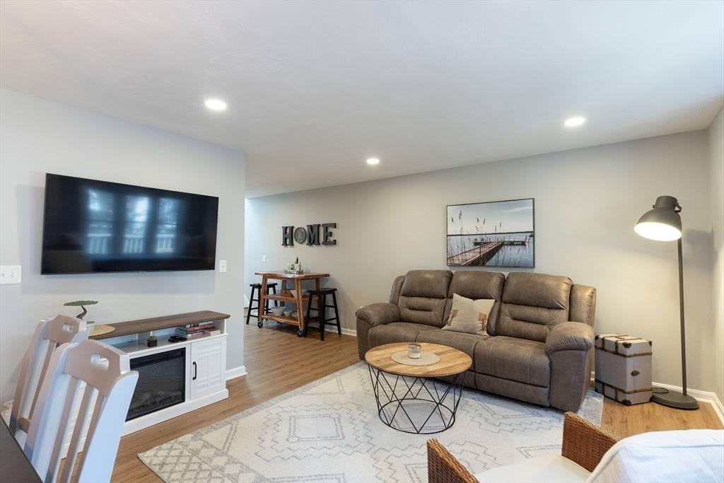 Webster, MA 01570,703 Treasure Island Rd #703