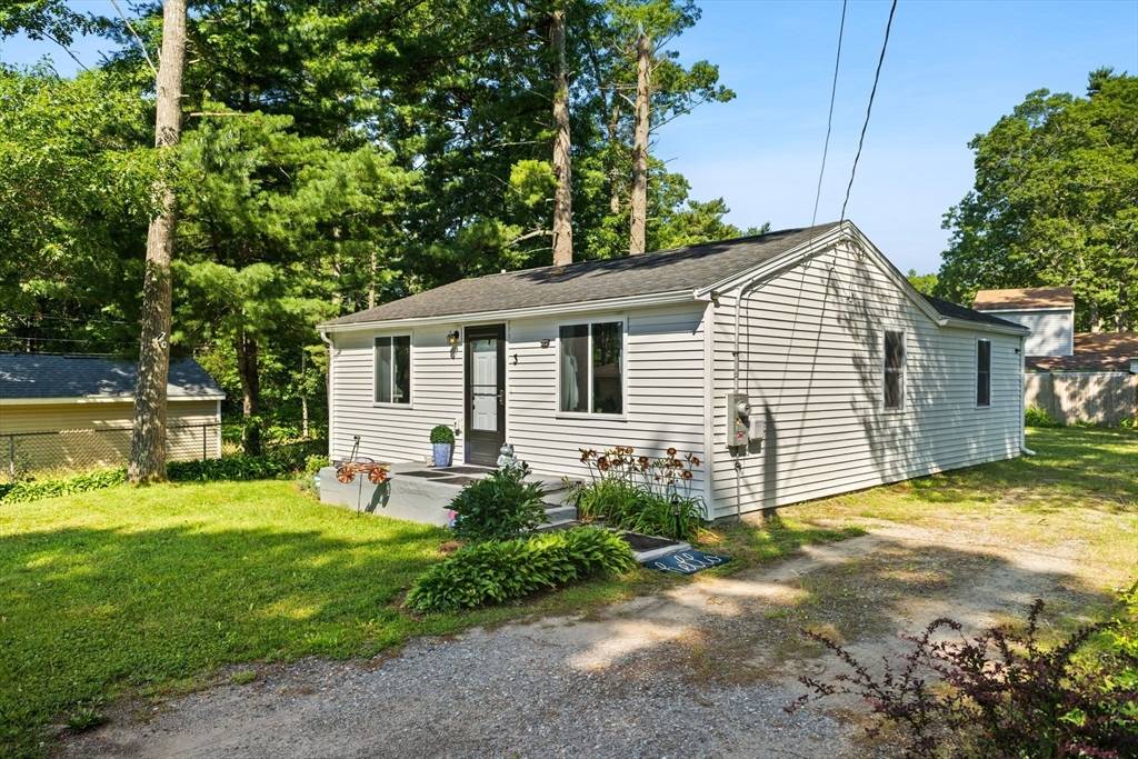 Lakeville, MA 02347,3 Violet St