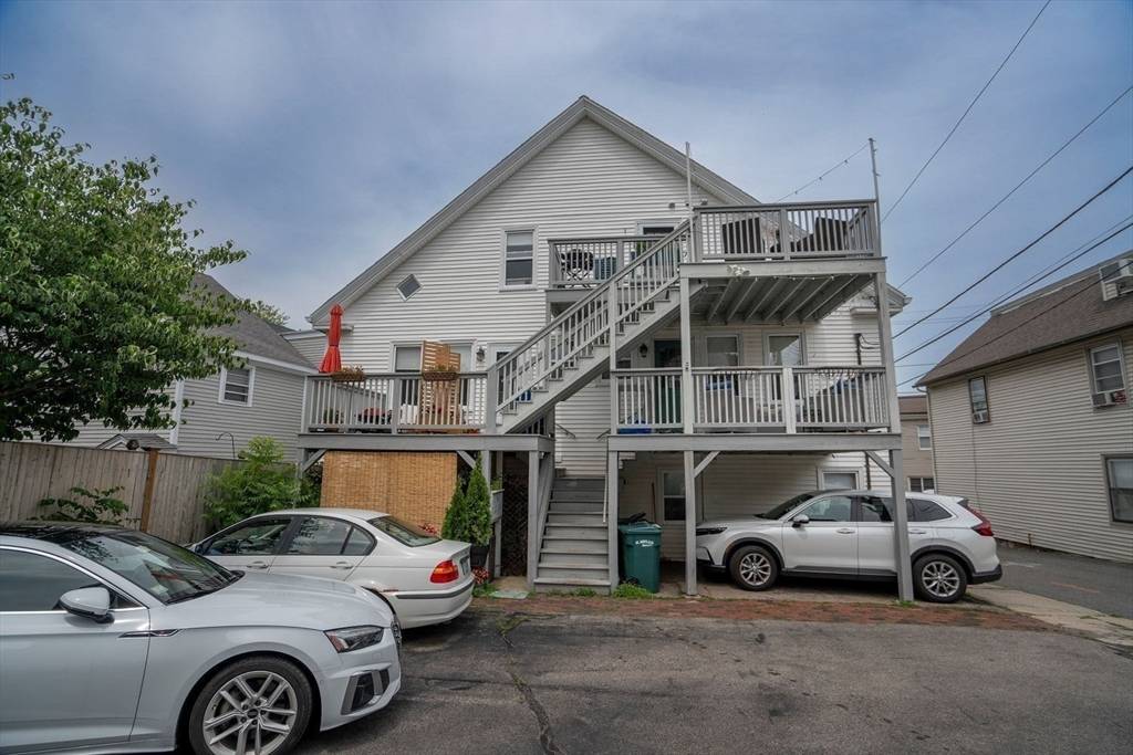 Newburyport, MA 01950,169 Merrimac St #5