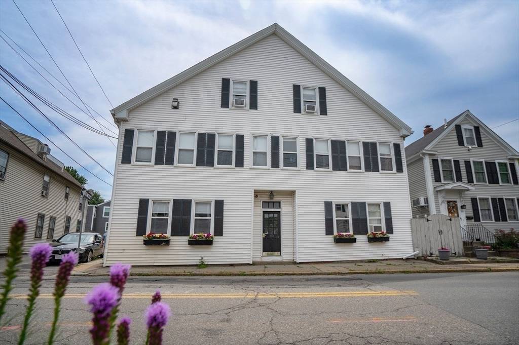 Newburyport, MA 01950,169 Merrimac St #5