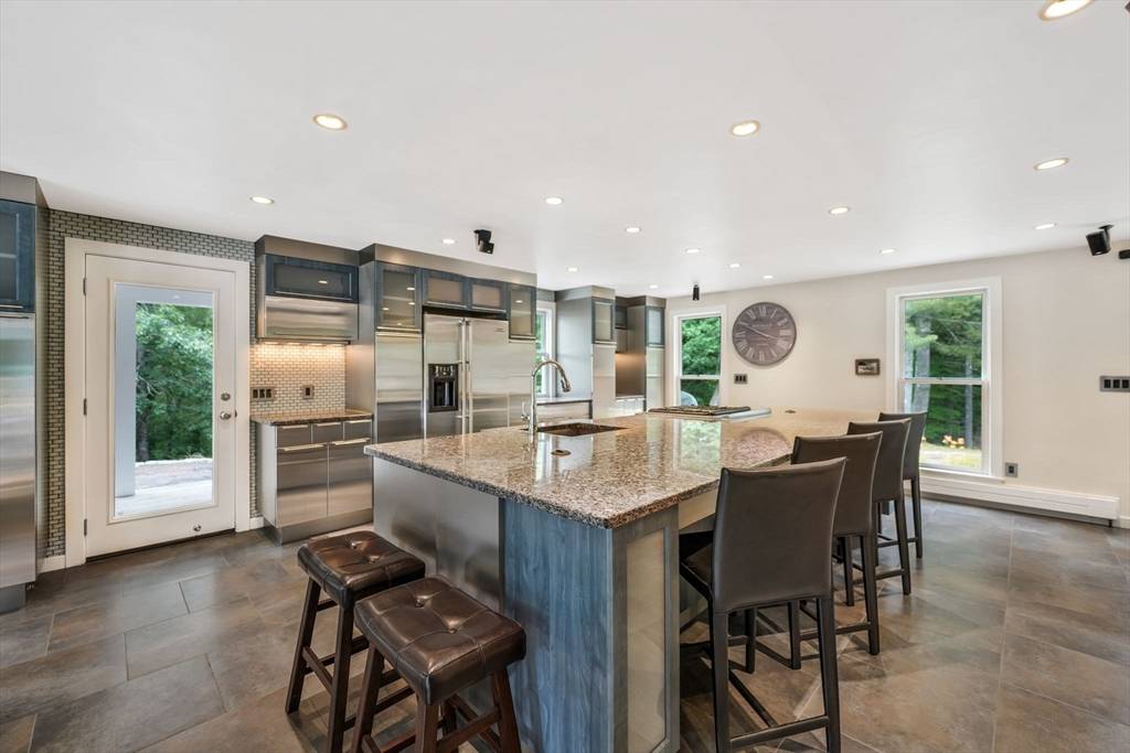 Plympton, MA 02367,20 Spring St