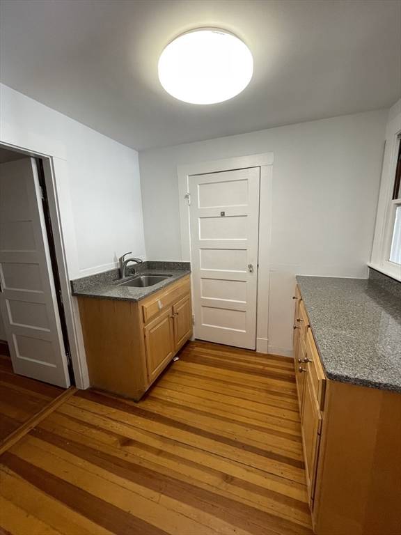 Watertown, MA 02472,27 Lloyd Rd #3