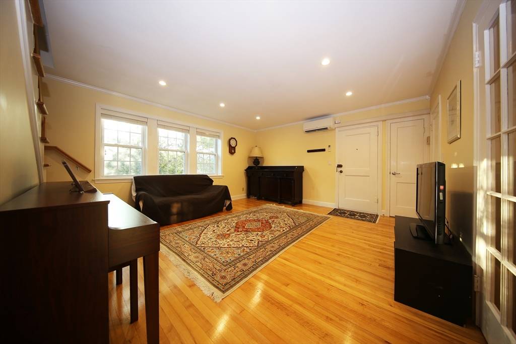 Newton, MA 02467,21 Hammond Pond Pkwy #3