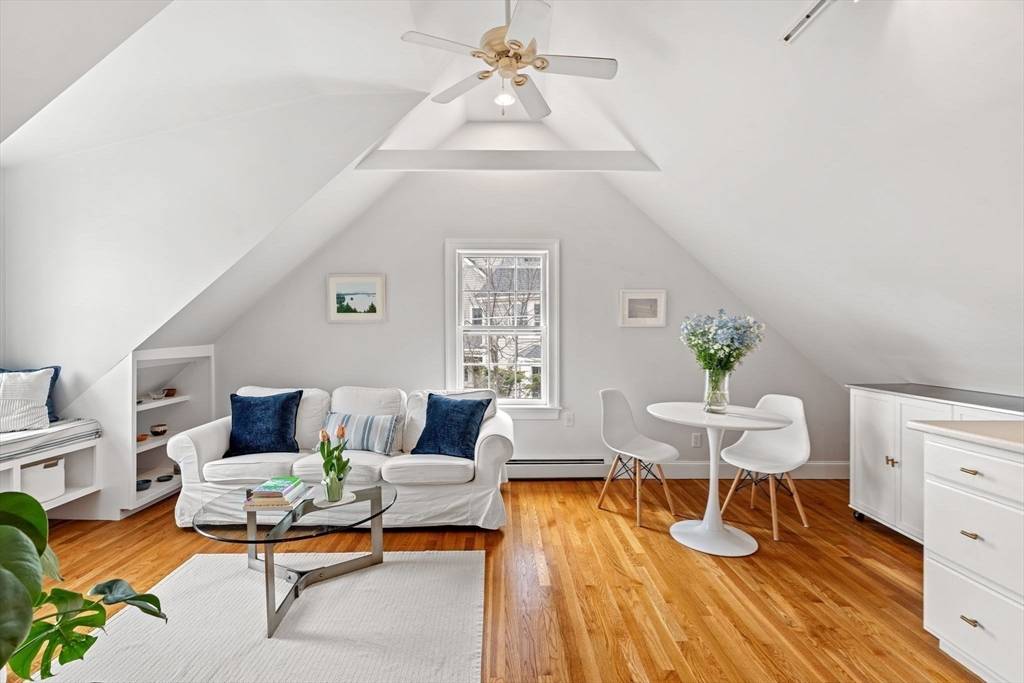 Marblehead, MA 01945,3 Circle Street #3