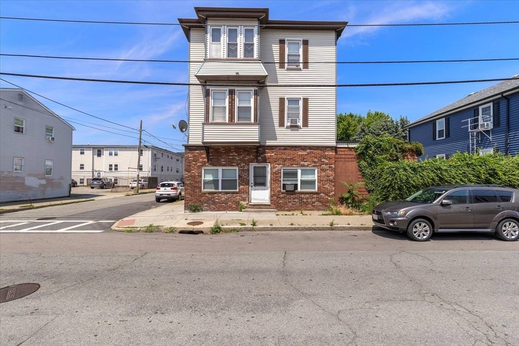 Fall River, MA 02723,90 Hargraves St