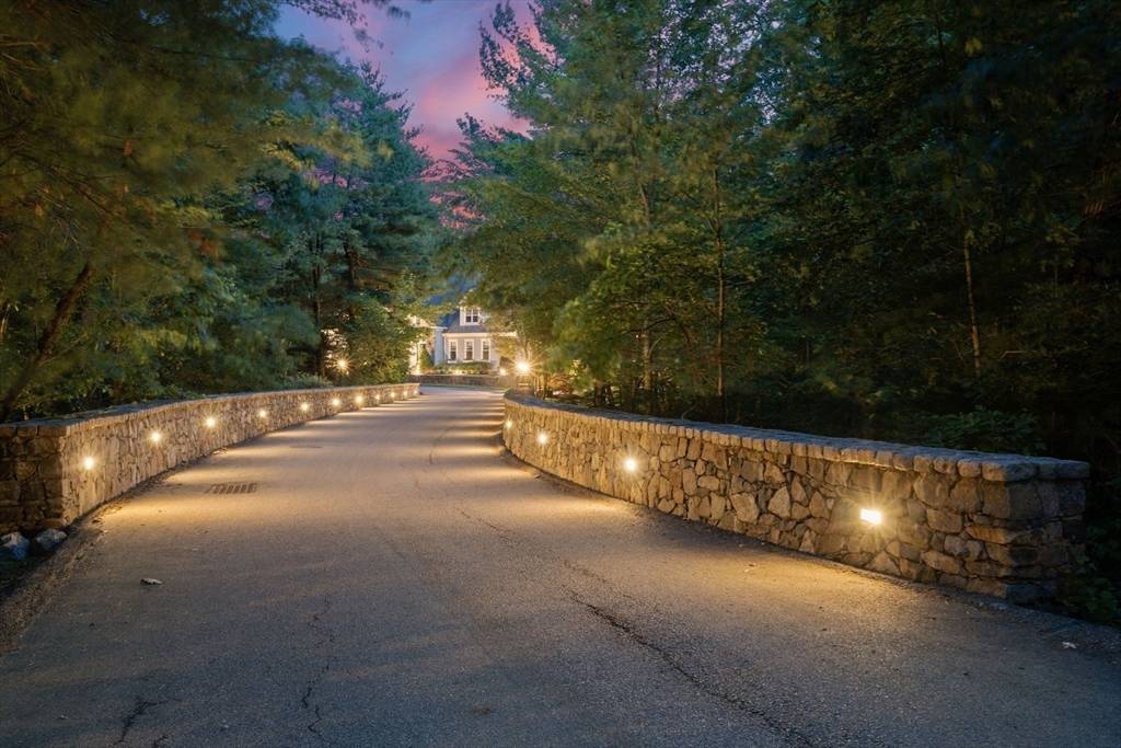 Milton, MA 02186,3 Stone Bridge Lane