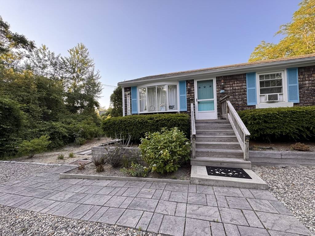 Dennis, MA 02639,4 Coffey Lane