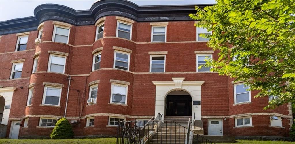 Brookline, MA 02445,108-116 Winthrop Rd