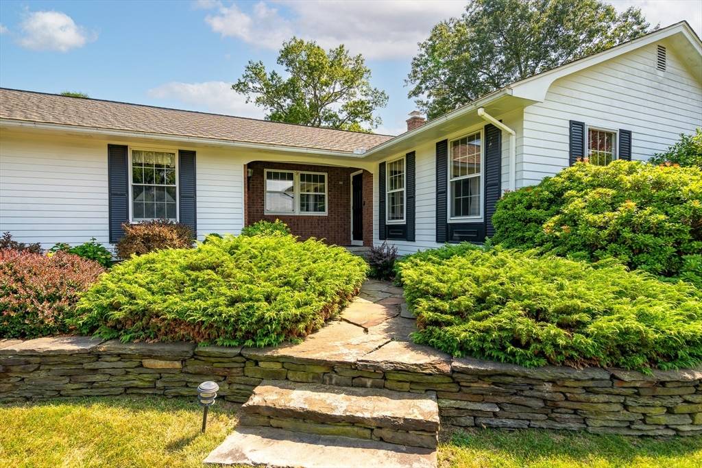 Easthampton, MA 01027,9 Sandra Rd