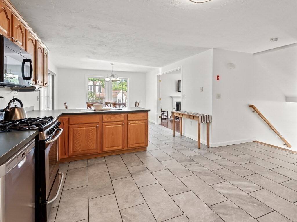 Webster, MA 01570,11 Abbey Rd