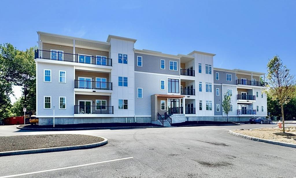 Franklin, MA 02038,90 E Central St #201