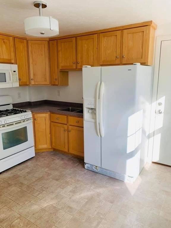 Leominster, MA 01453,111 Hall St