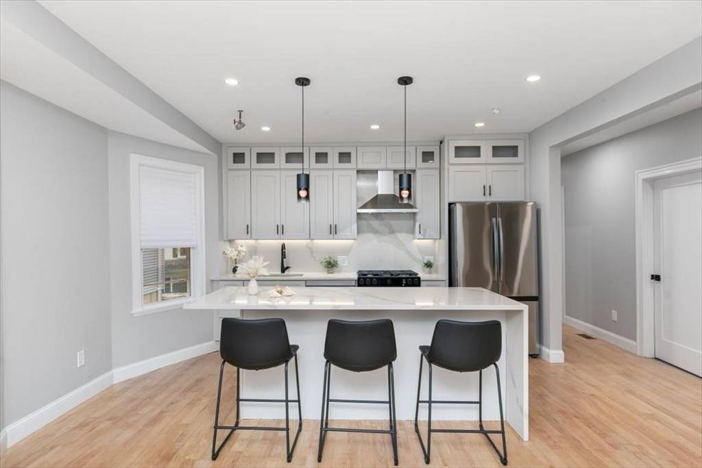 Brookline, MA 02467,755 Boylston St #1