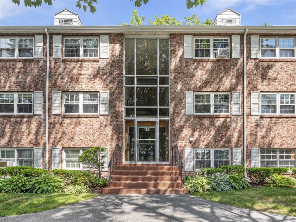 North Andover, MA 01845,120 Edgelawn Ave #9