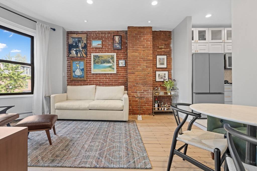 Boston, MA 02118,81 E Brookline St #3