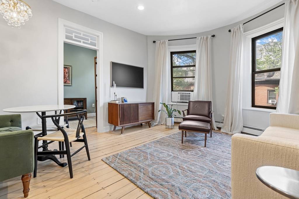 Boston, MA 02118,81 E Brookline St #3