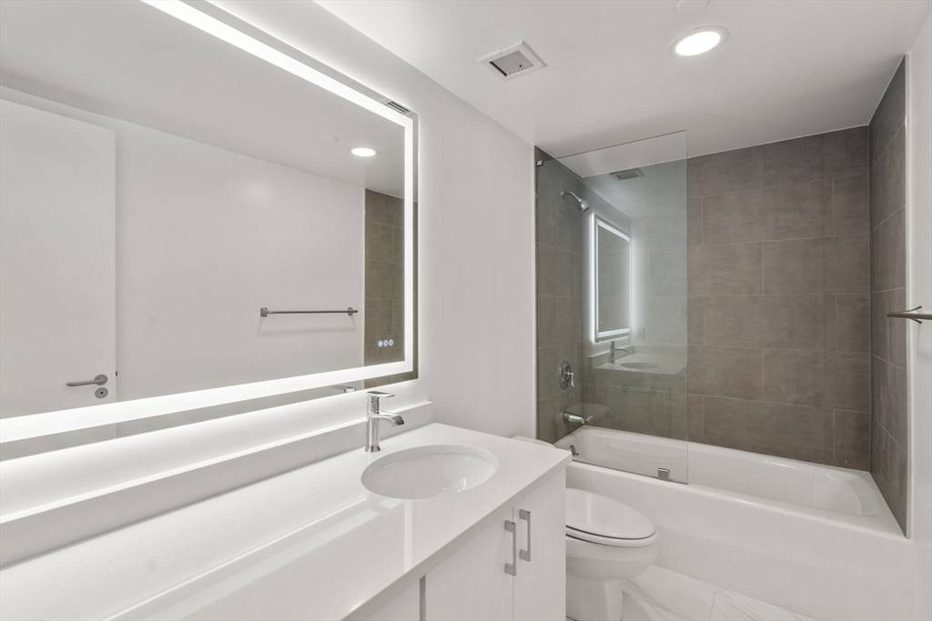 Cambridge, MA 02138,975 Memorial Drive #501