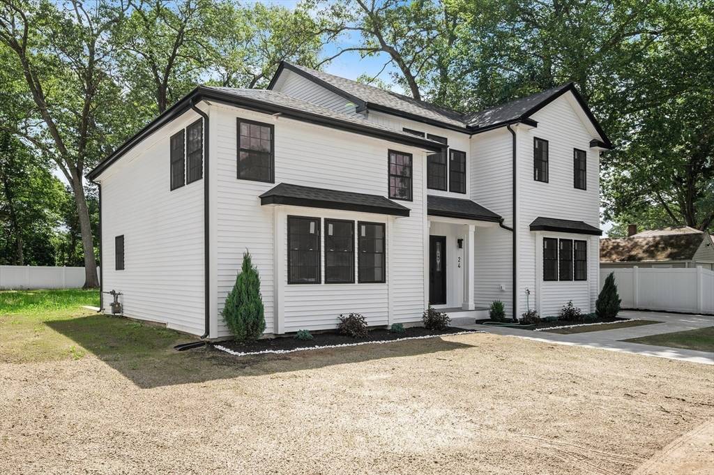 Wrentham, MA 02093,24 Lake St