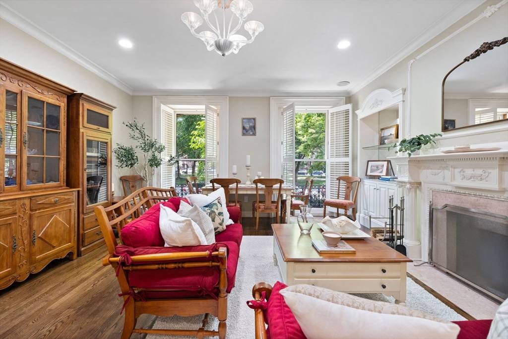 Boston, MA 02116,183 Commonwealth Ave #1
