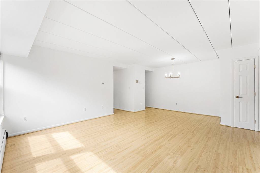 Stoneham, MA 02180,122 Main St #404