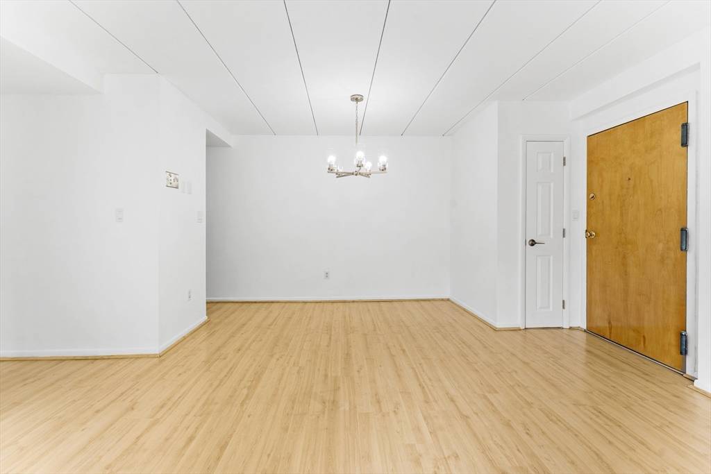 Stoneham, MA 02180,122 Main St #404