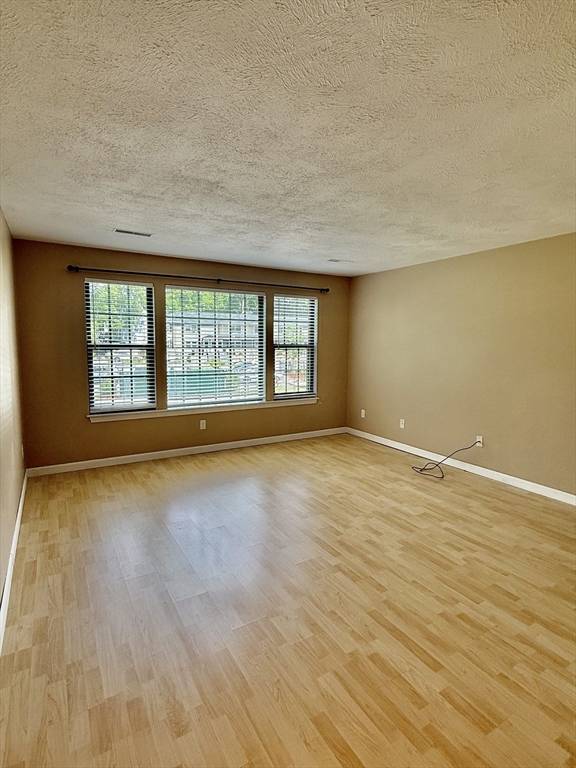 Chelmsford, MA 01863,71 Princeton St #305