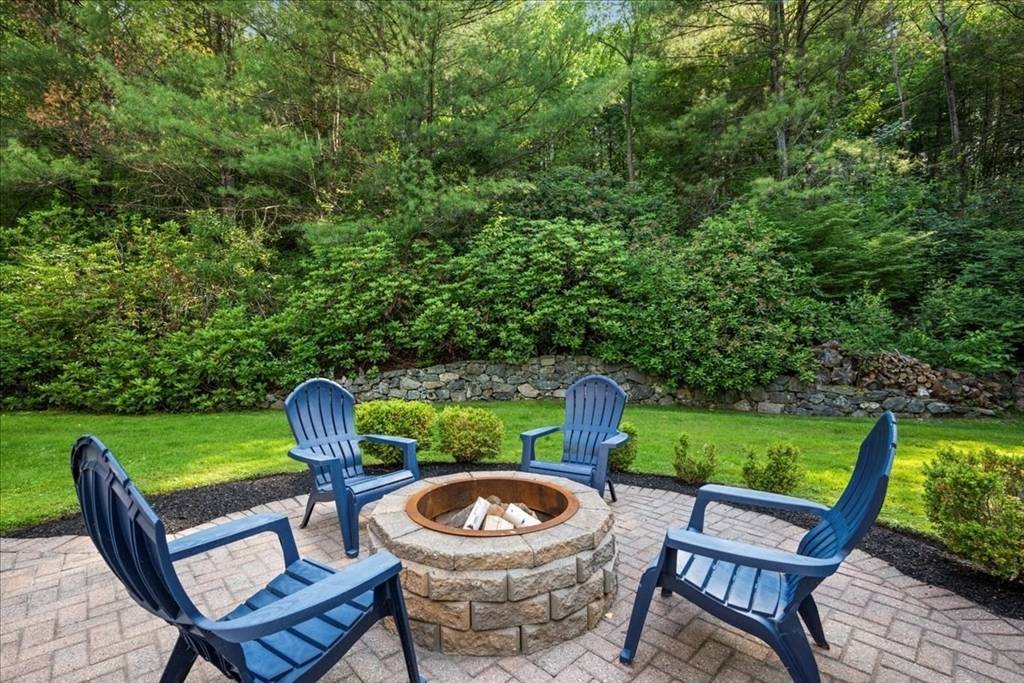Southborough, MA 01772,31 Lovers Ln