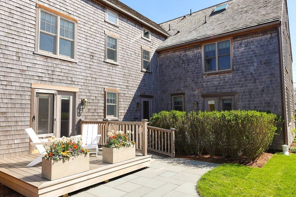 Nantucket, MA 02554,6 N Beach St #6