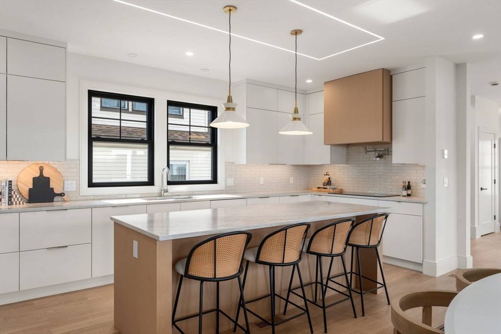 Newton, MA 02458,16-22 Clinton St #16