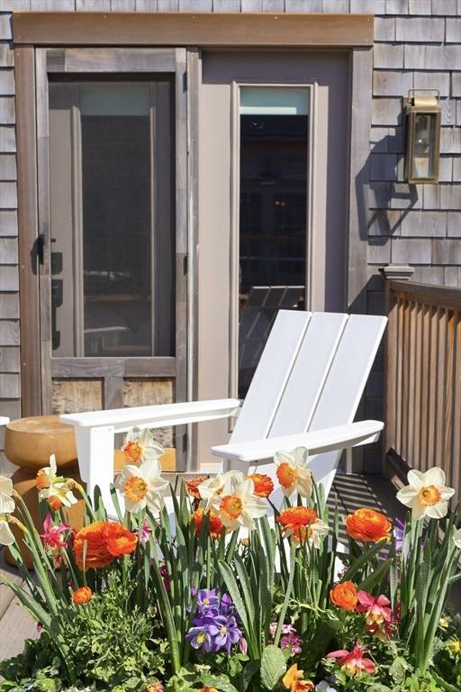 Nantucket, MA 02554,6 N Beach St #6