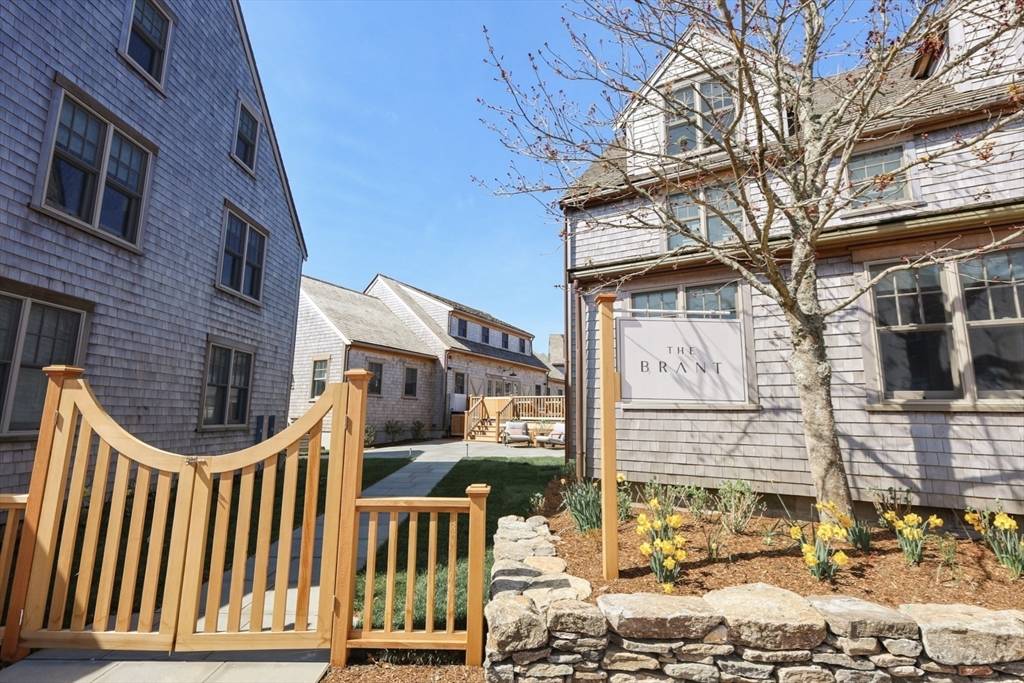 Nantucket, MA 02554,6 N Beach St #6