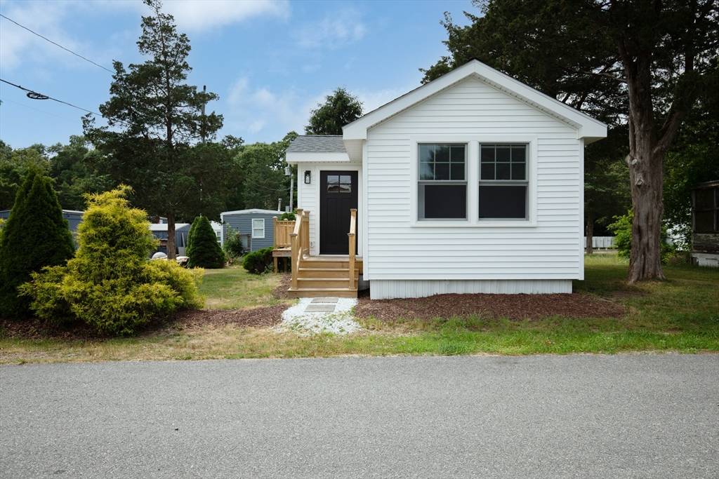 Bourne, MA 02559,9 Second St