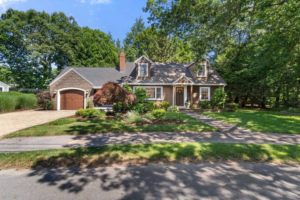 Wellesley, MA 02482,21 Hickory Road