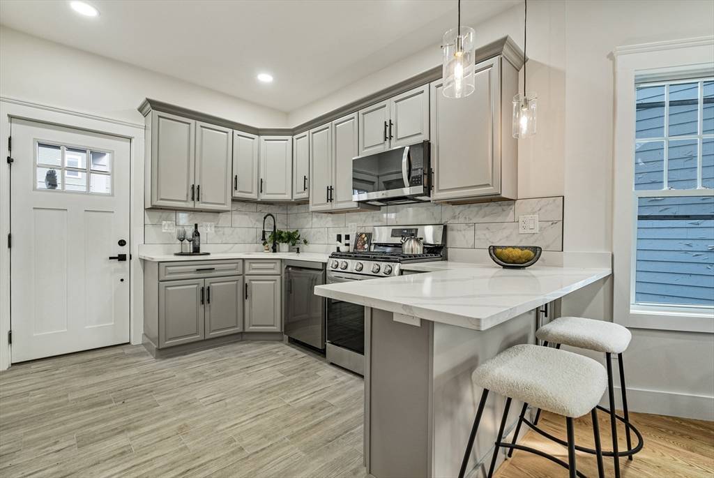 Everett, MA 02149,147 Jefferson Ave #1