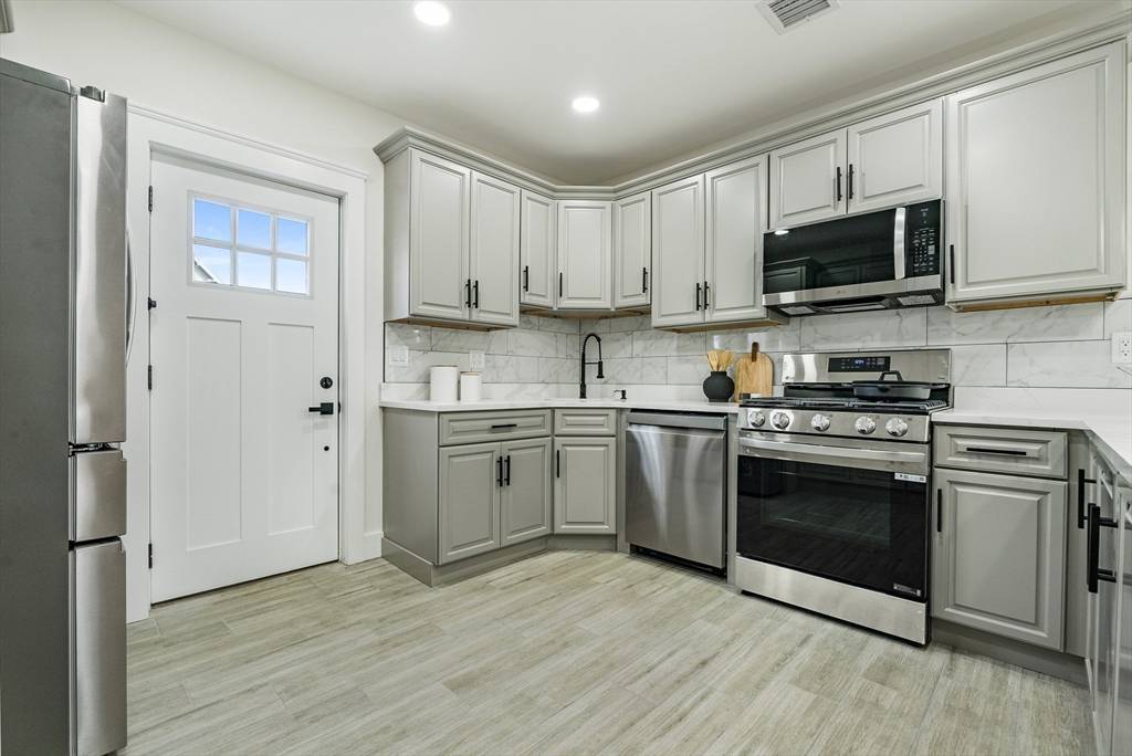 Everett, MA 02149,147 Jefferson Ave #2