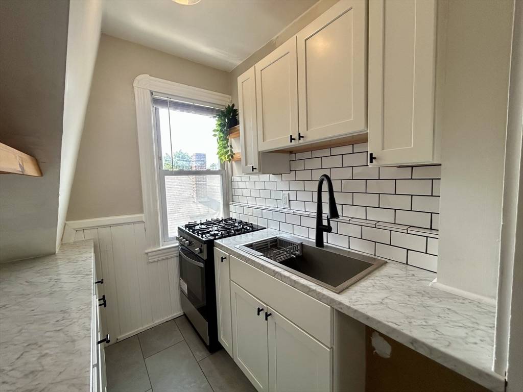 New Bedford, MA 02740,84 Durfee St #3