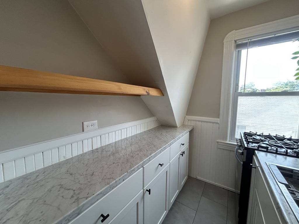 New Bedford, MA 02740,84 Durfee St #3