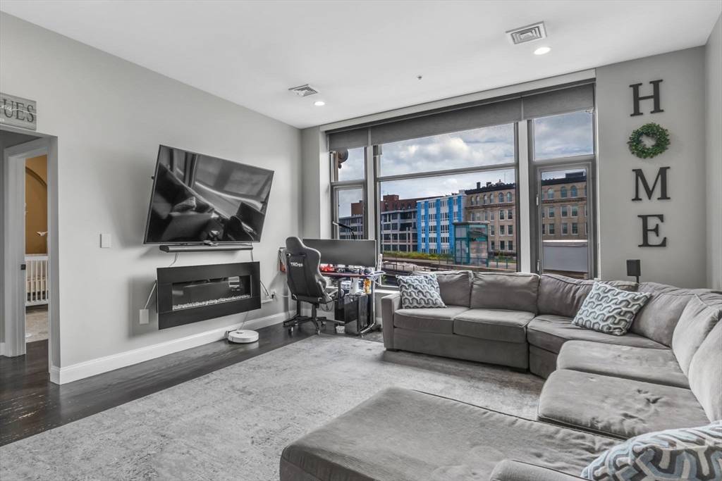 Lynn, MA 01901,7 Central Sq #307